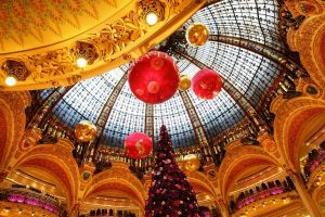 Réveillon de Noël 2023 à Paris : idées de sorties, dîners, croisières...