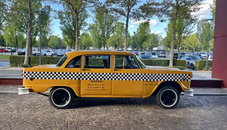 Photo du taxi anglais à Disneyland Paris